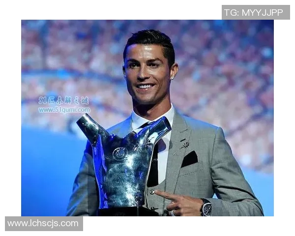 真人秀足球明星背后的故事与荣耀揭秘，球场之外的生活与挑战